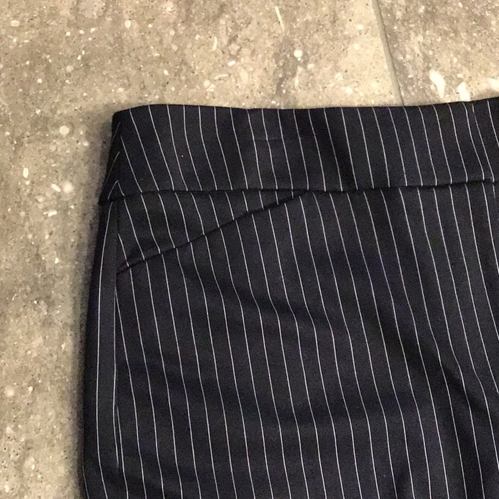 Chico’s Seamless Ponte Pinstripe Tapered Ankle Pant Black/Gray, 8, NWT - Picture 11 of 16